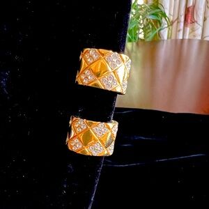 Vintage Ciner earrings. Gold metal and crystal. 1990’s.